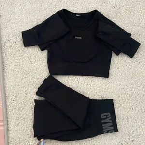 Women’s gymshark cropped long sleeve top with open back and high waistleggings